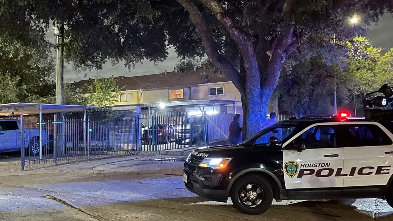 Dos adolescentes resultan baleadas por enmascarados mientras estaban en un auto en Houston
