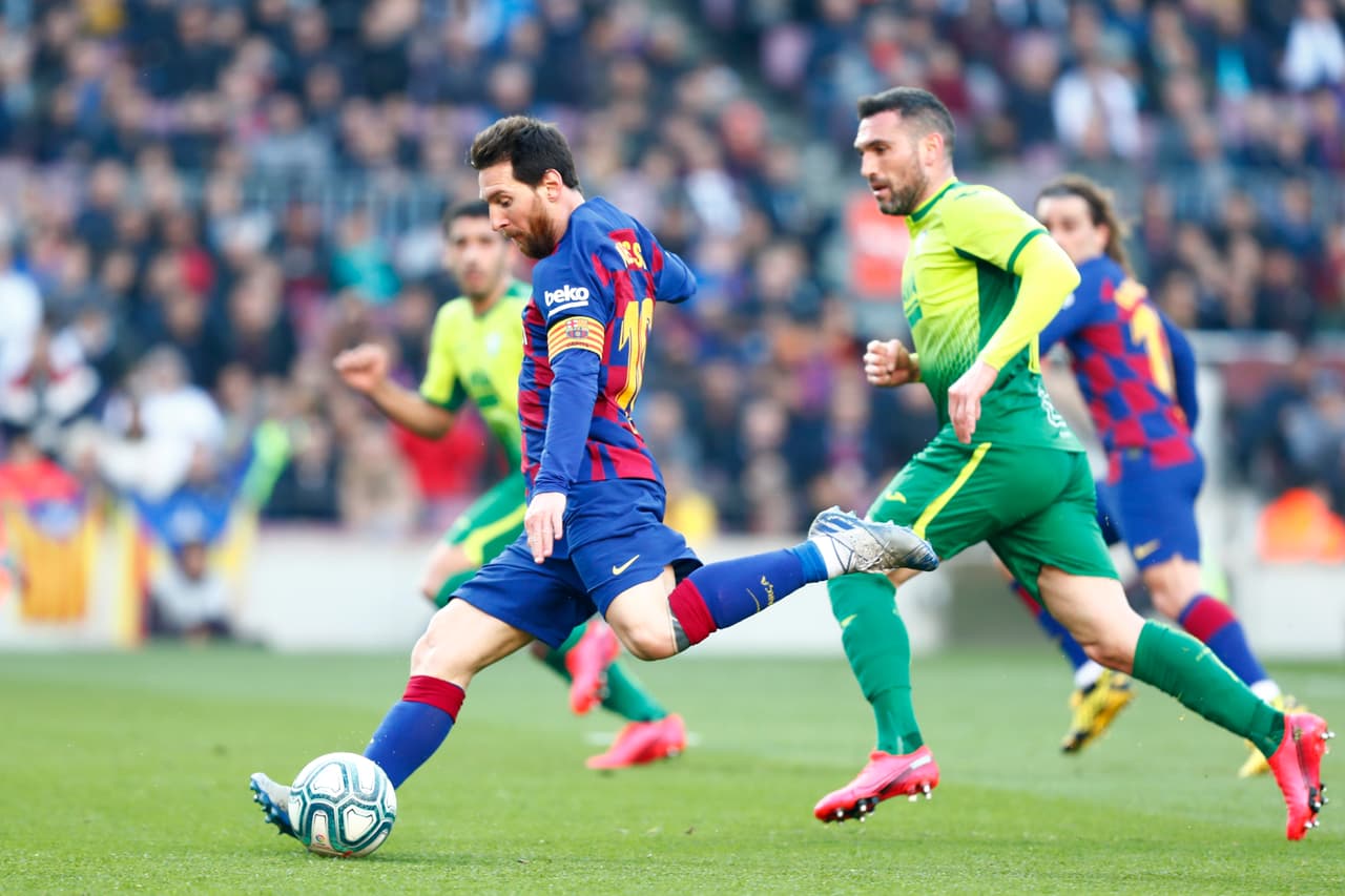 Al 14’ llegó el primero por conducto de Messi.