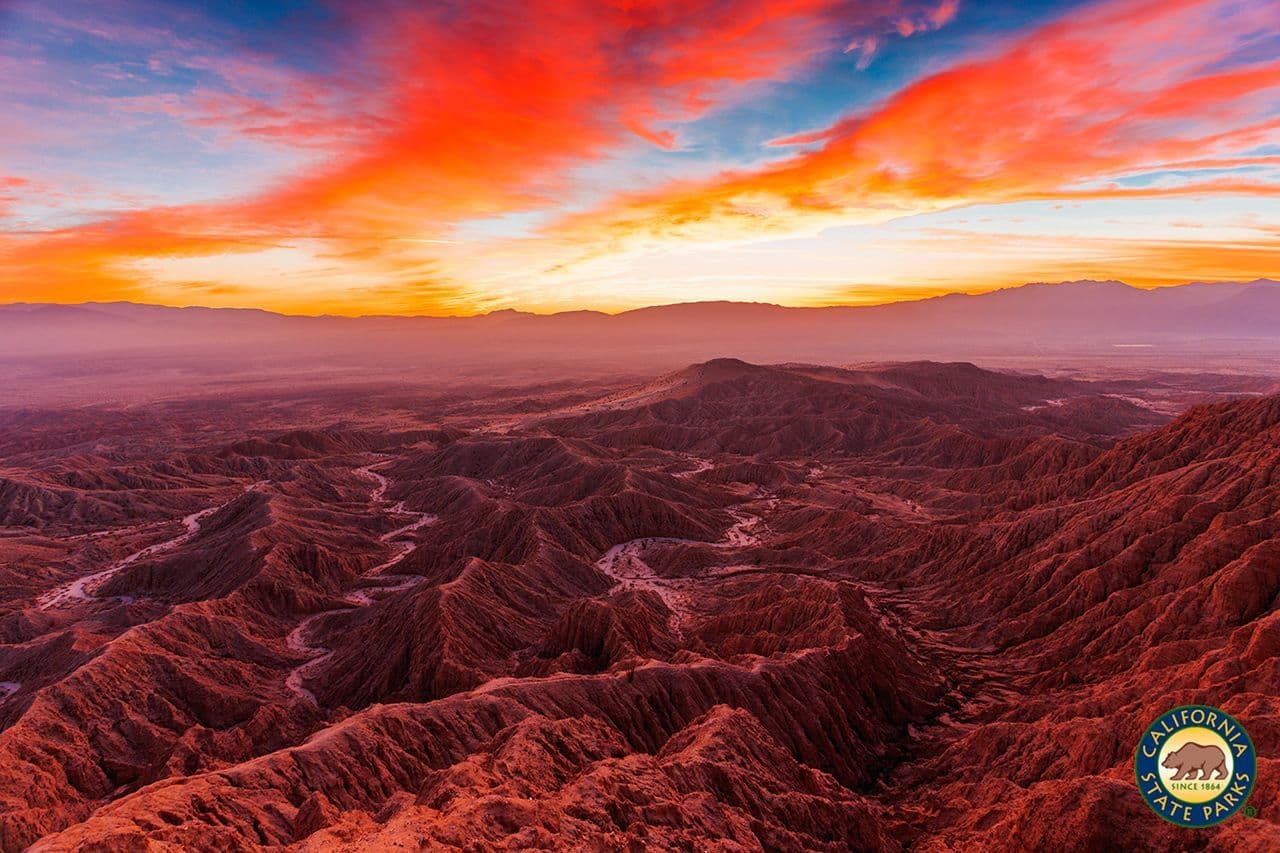 <b><a href="https://www.parks.ca.gov/?page_id=1016" target="_blank">Anza Borrego Desert </a></b>
<br>Este parque se encuentra en el condado de San Diego y se extiende hasta los contados Inperial y Riverside, conviertiendolo en uno de los parques más grandes del estado. Este desierto representa un tesoro geológico y antropológico de Estados Unidos.