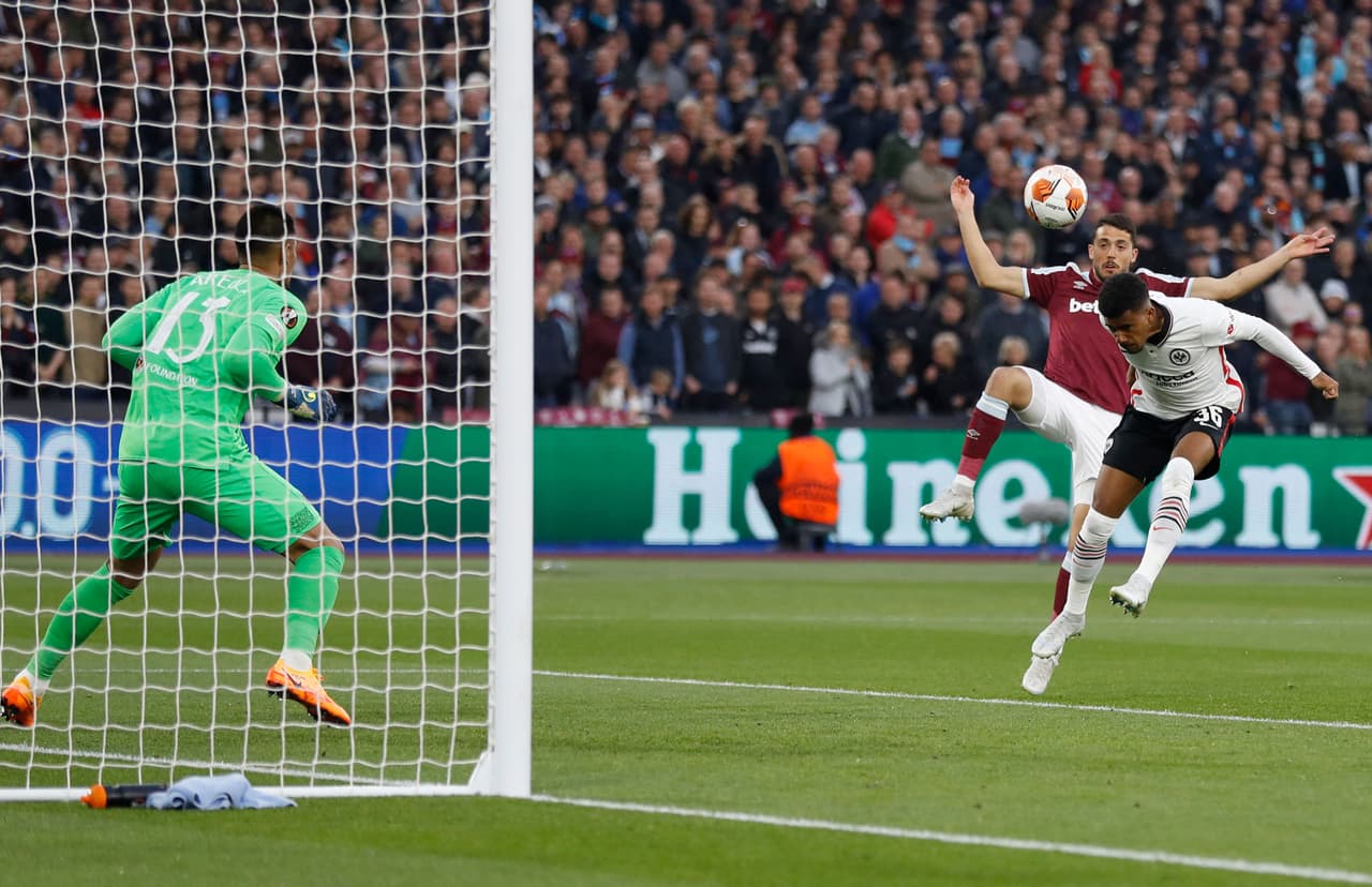 Eintracht Frankfurt ganó la ida de las Semifinales de la UEFA Europa League con triunfo como visitante de 1-2 sobre el West Ham en London Stadium; goles de Knauff y Kamada.