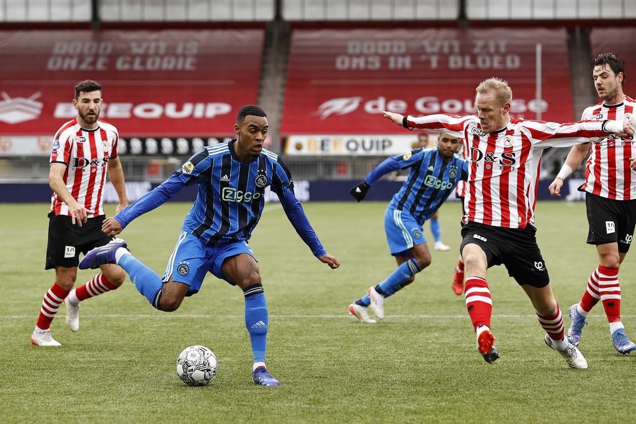 Ajax derrota al Sparta Rotterdam 1-0 con gol de Dusan Tadic al 36' durante la J14 en la Eredivise. El mexicano Edson Álvarez disputó los 90 minutos del encuentro.
