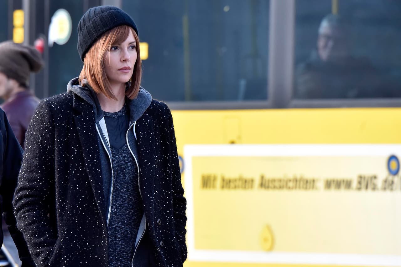 Filma una película tras otra.