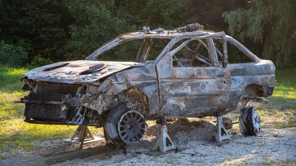 Block publicó fotos de los restos de su Cosworth después de ser consumido por el fuego.