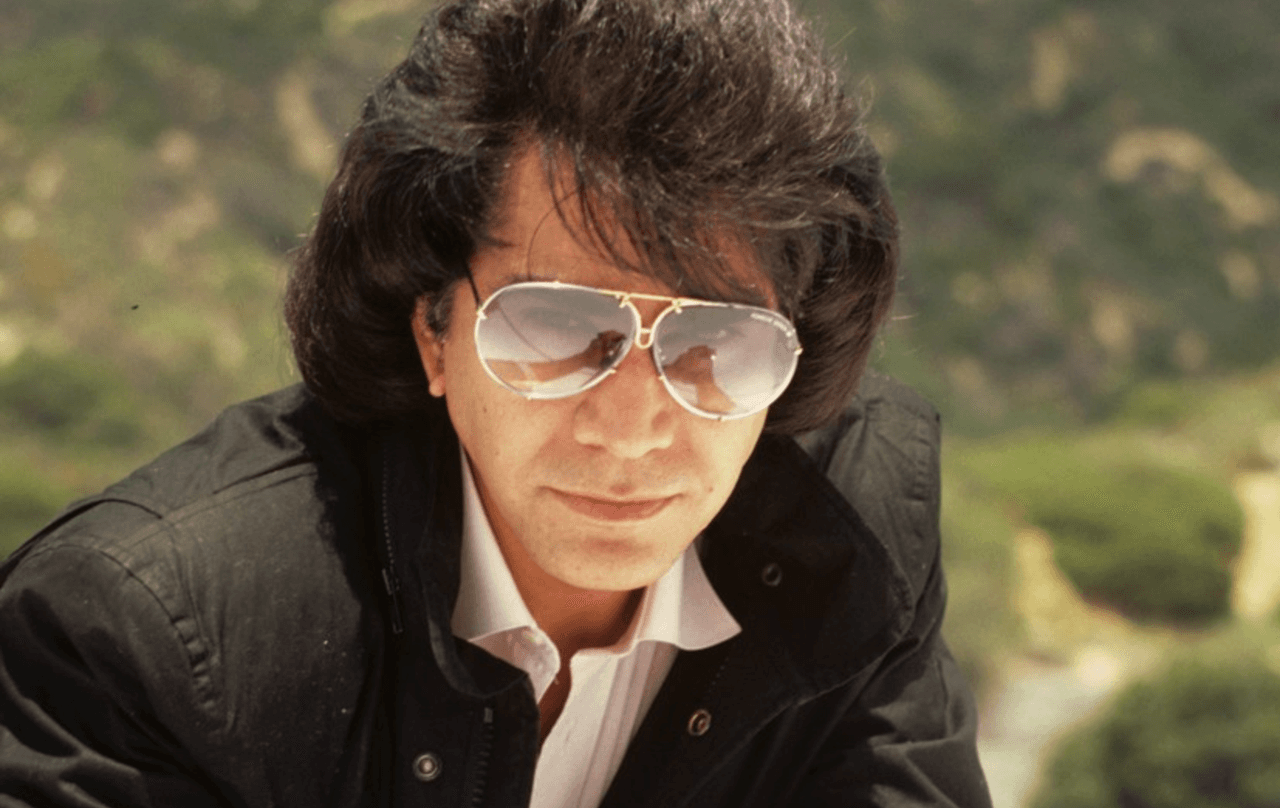 'El Puma' se convierte del catolicismo al protentantismo en los años setenta y graba un disco de carácter religioso. Sigue protagonizando novelas y su participación en 'Cristina Bazán' junto a la actriz Johana Rosaly en Puerto Rico le abre las puertas internacionales.