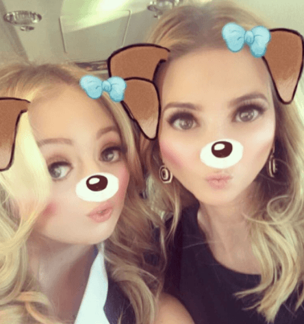 Aquí la vemos junto a su hermana Tiffany utilizando uno de los "lenses" de Snapchat. ¿Tiene otros favoritos?