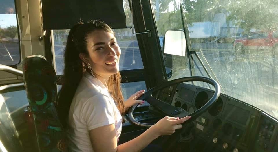 El objetivo de su fundadora, la actriz y activista Estefanía Rebellón para con los niños en el campamento fronterizo, será compensar un poco las carencias de los menores viajeros a través de la educación.