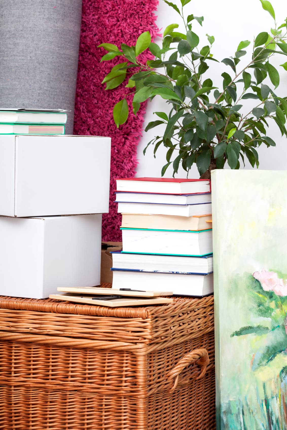 Contenedores multiuso. ¿Tienes varias cajas de zapatos? ¡No las botes! Reutilízalas como contenedores de accesorios, pequeños objetos, papeles y demás.