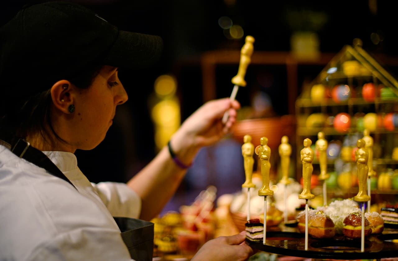 Se prepararán miles de paletas de chocolate en forma del Oscar.