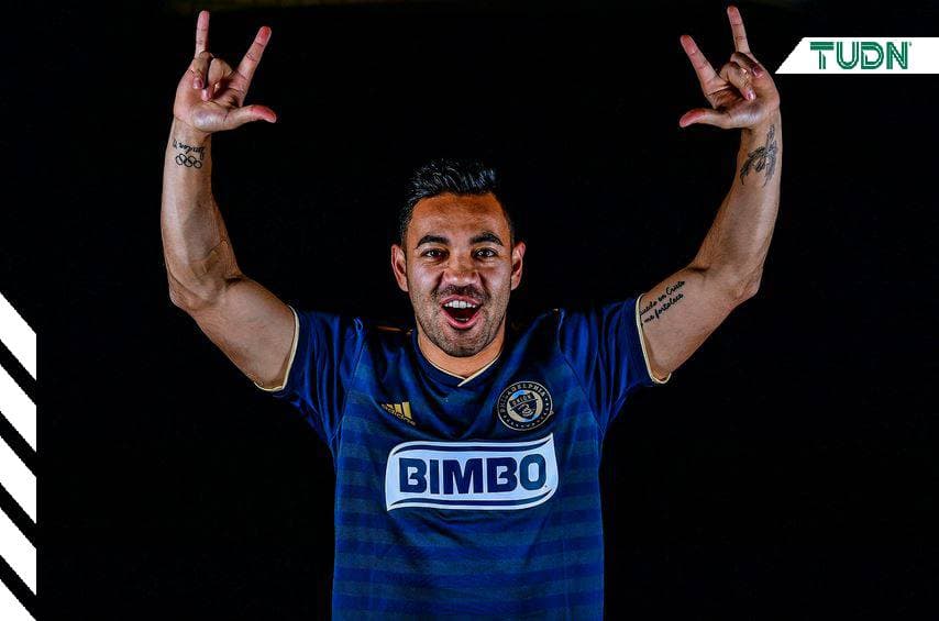Marco Fabián, trolleado por promocionar marca de ron