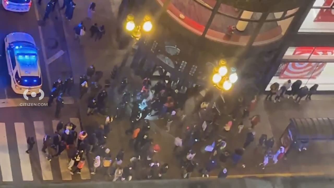 Policía de Chicago alerta a padres de CPS sobre reuniones masivas de jóvenes en el centro