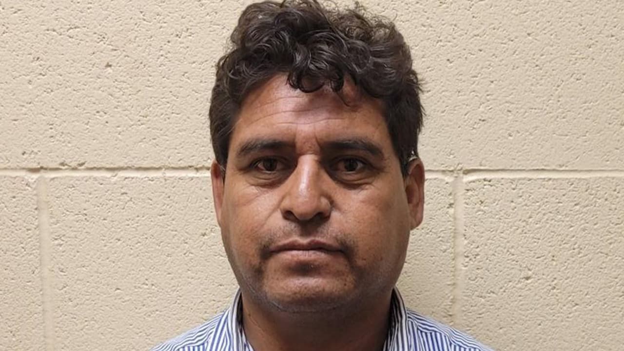 Agentes del Sector Tucson arrestaron a Claudio Arias Álvarez junto con otros cuatro migrantes la semana pasada cerca de Douglas, Arizona, después de cruzar la frontera ilegalmente. En 2001, el ciudadano mexicano fue condenado por delito grave de violación en Missouri.