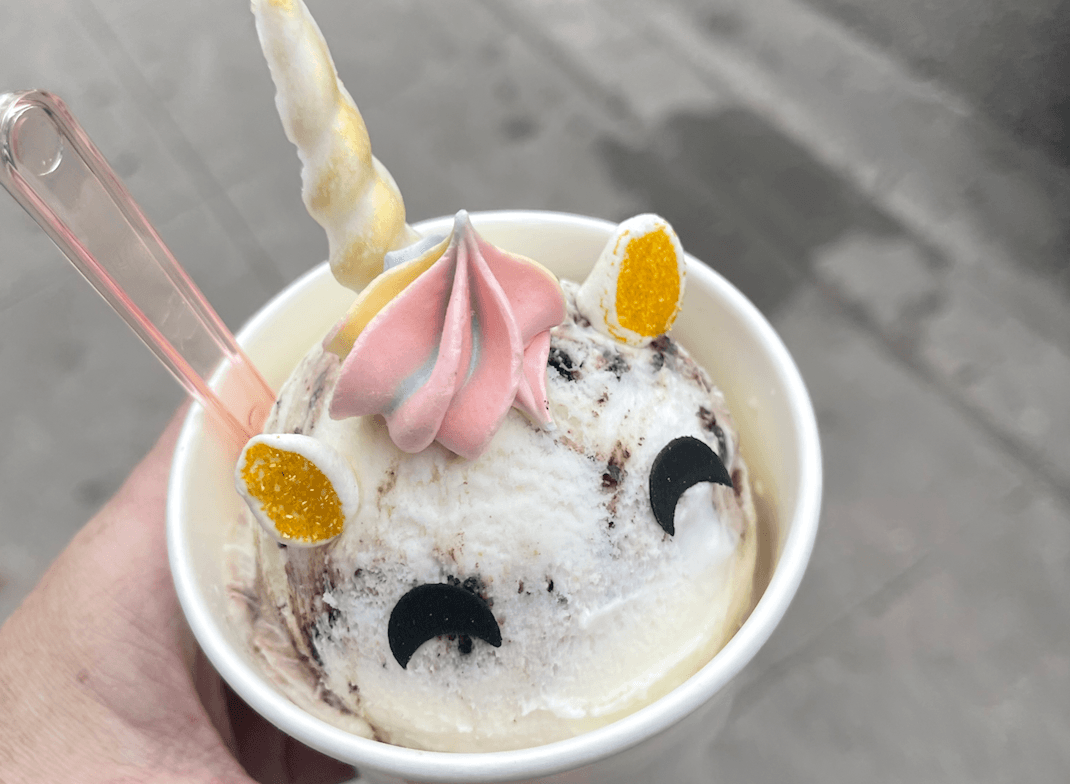 "Es un lugar muy lindo. Me encanta el concepto de poner caras de animales en el helado", asegura Emily.