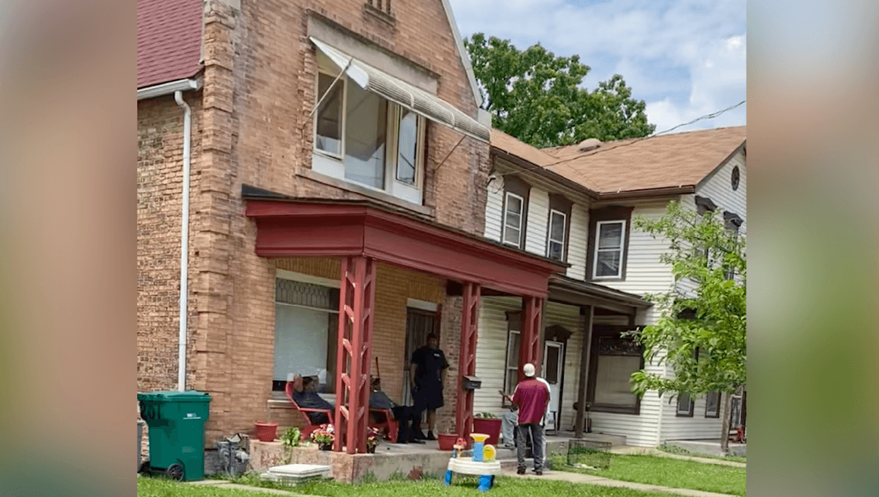 Un niño de 2 años muere después de dispararse accidentalmente en una casa en Joliet, según policía