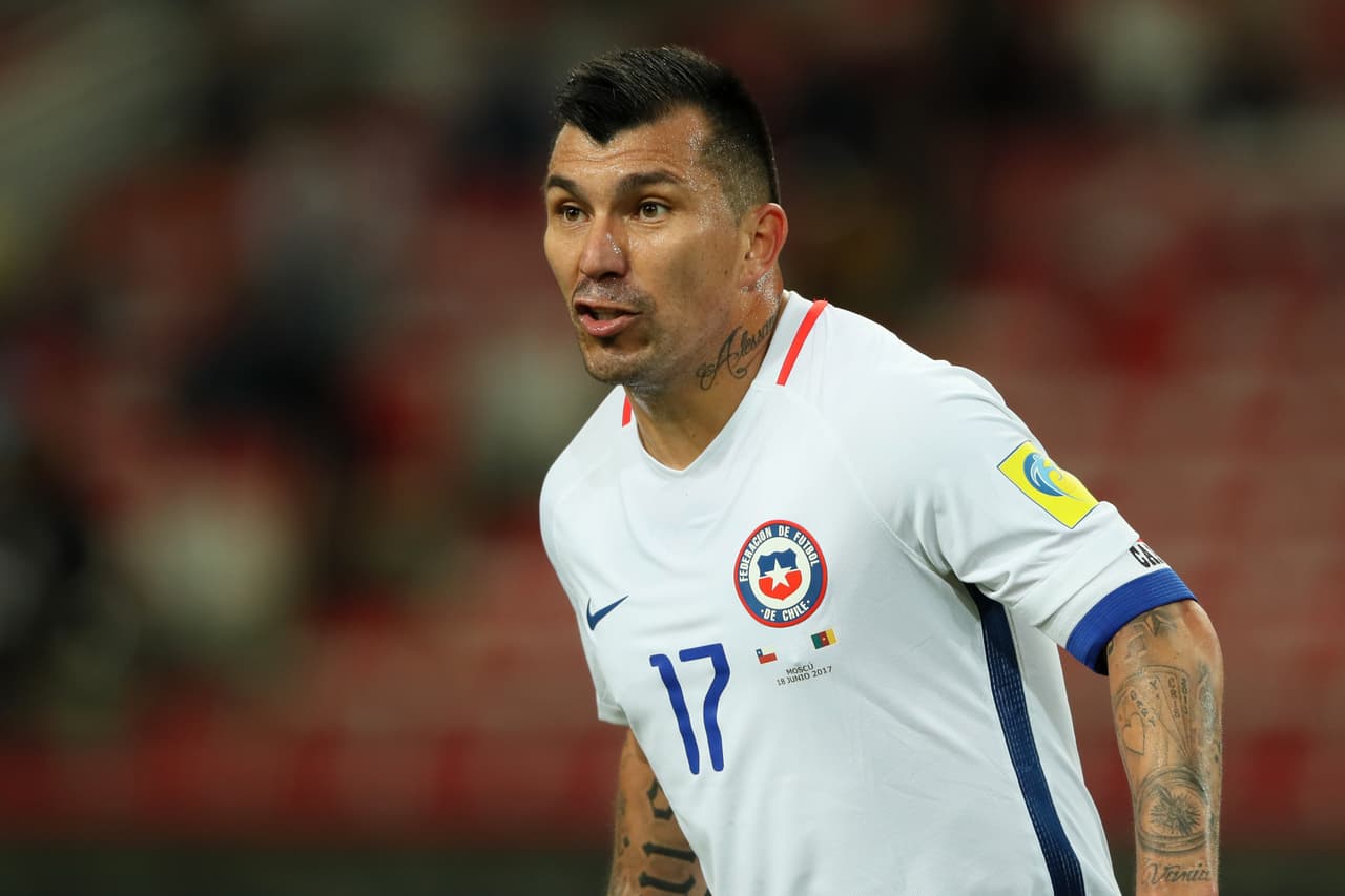 'Perrona' presentación de Gary Medel en Bologna