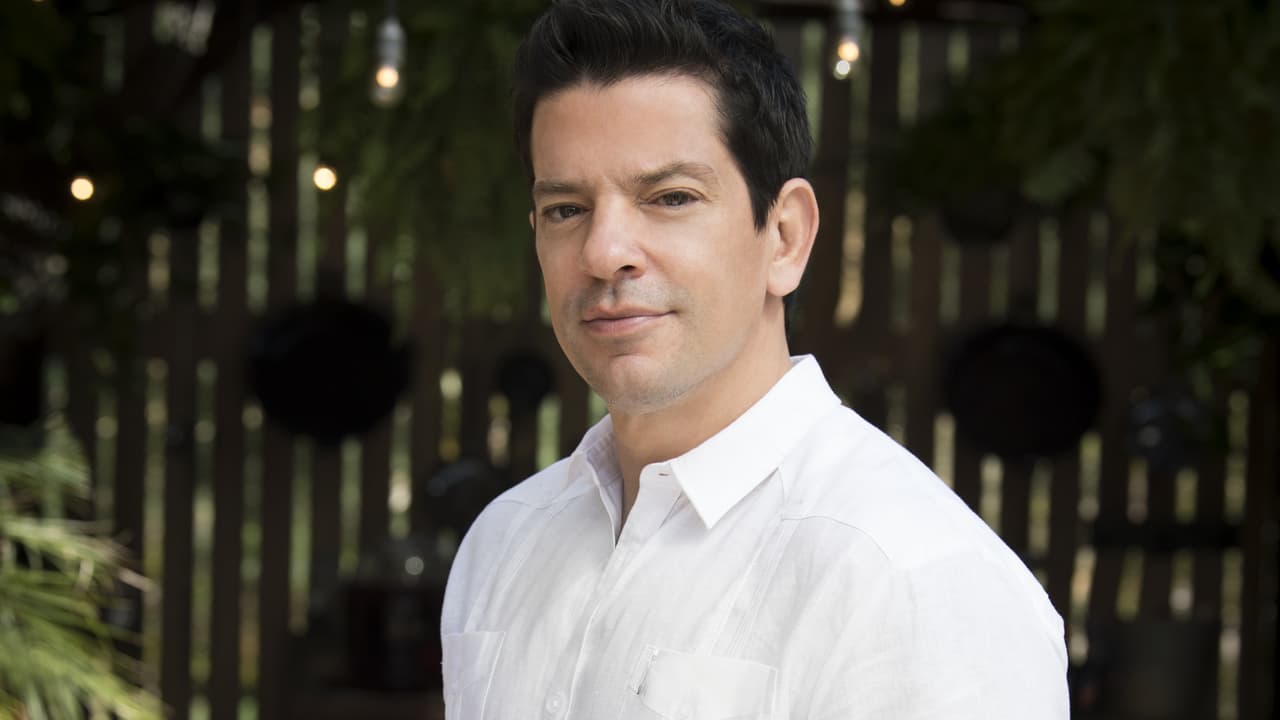 Yahir hace una participación especial como Santiago Ramírez