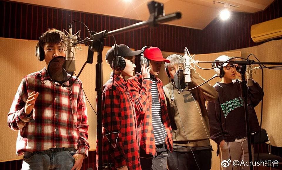 FFC-Acrush: una nueva boy band china formada por cinco mujeres en sus veintes de look masculino.