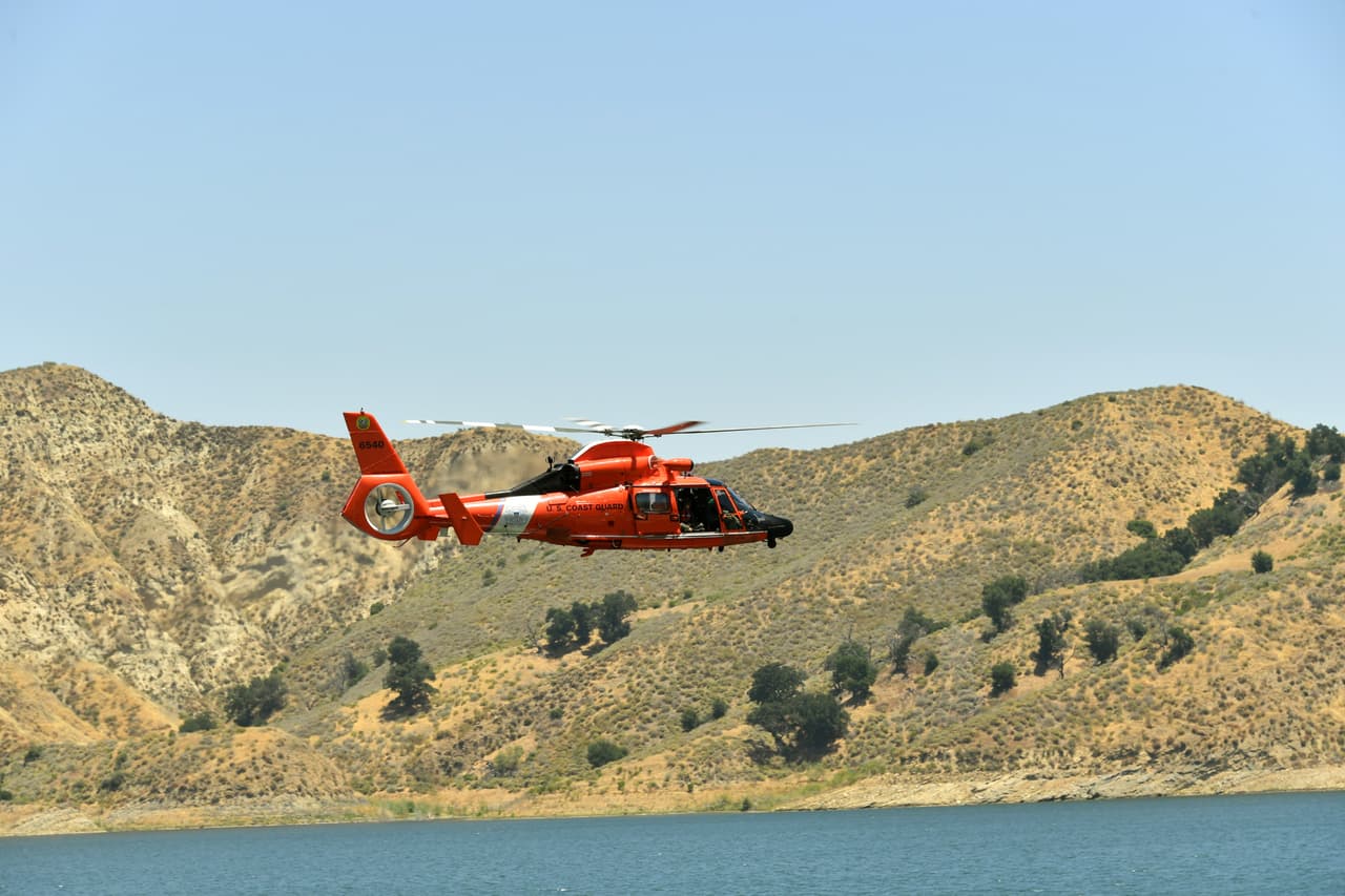 La vegetación y la profundidad de las aguas están dificultando las labores búsqueda, que se prolongarán hasta que caiga la noche. Tampoco se descarta la posibilidad de que esas mismas plantas acuáticas hayan sido un problema para Rivera
<br>