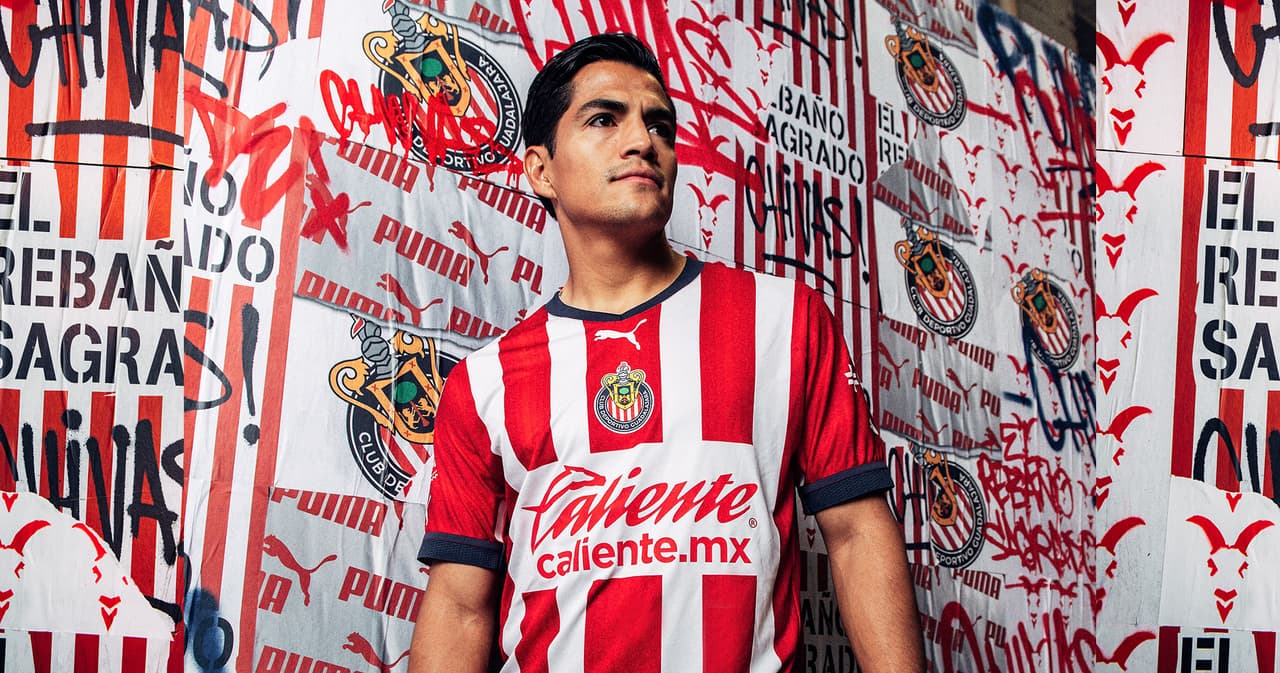 Uniforme de local de Chivas para el Apertura 2022 y Clausura 2023.