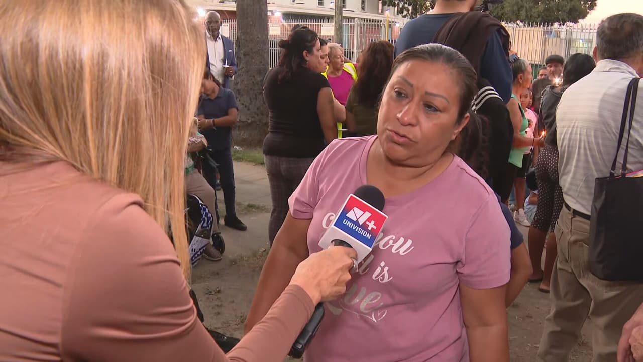 <b>Martha Serrano Jiménez cuenta que acostumbra a salir a tirar la basura acompañada de su hija </b>y que tiene la costumbre de revisar las bolsas para identificar materiales que pudieran reciclarse. La noche del lunes, alrededor de las 10:30 p.m.,
<b>una bolsa negra colocada encima de un contenedor llamó particularmente su atención. “Lo primero que vi fue como una muñeca que estaba tirada ahí”,</b> recordó. Pero segundos después se dio cuenta de que se trataba de una bebé.
<br>