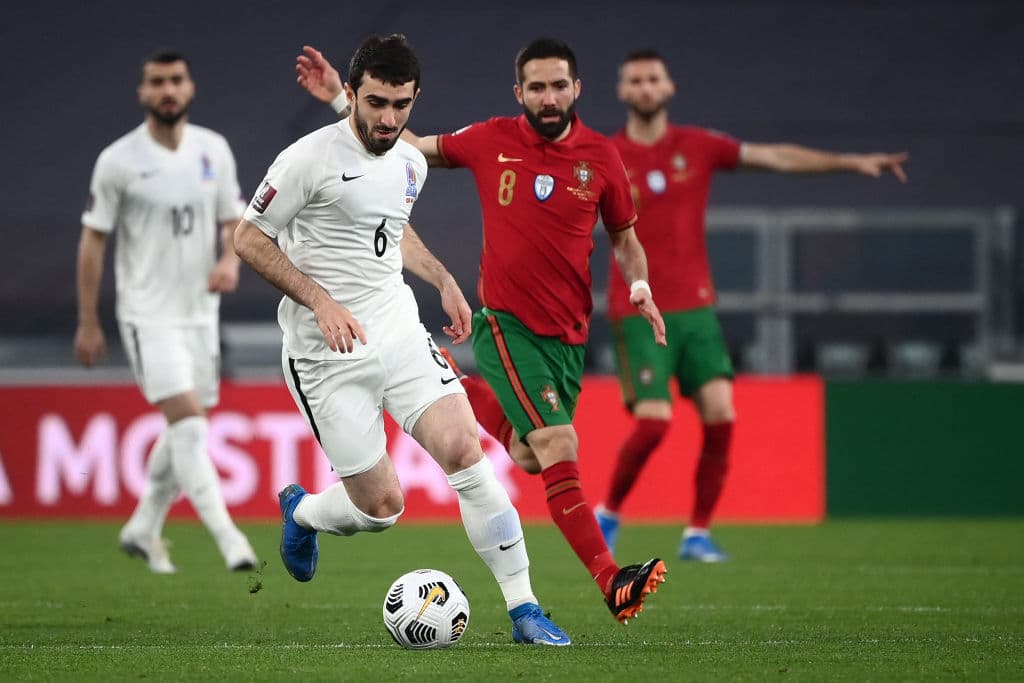 Portugal se impone por la mínima a Azerbaiyan en las eliminatorias rumbo al Mundial de Catar 2022. Sin embargo, la anotación fue un autogol que corrió a cargo de Maksim Medvedev al minuto 37. Un inicio un poco gris para los lusos rumbo a la justa de futbol más importante del mundo.