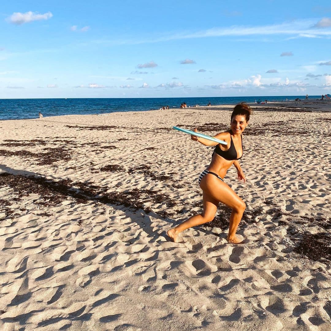 Mayrin Villanueva sorprendió a sus seguidores al mostrar su espectacular figura a sus 49 años, cuando publicó que estaba con su familia en la playa. Una pequeña escapada no le hace daño a nadie.