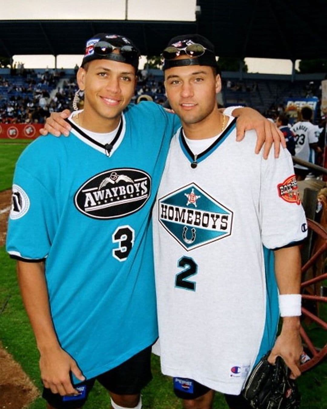 En ese entonces se rumoró que la posible compra de A-Rod sería a través de "un grupo de inversionistas aún más ricos", algo similar a lo que hizo el también exjugador de béisbol Derek Jeter con los Marlins, en agosto de 2017.