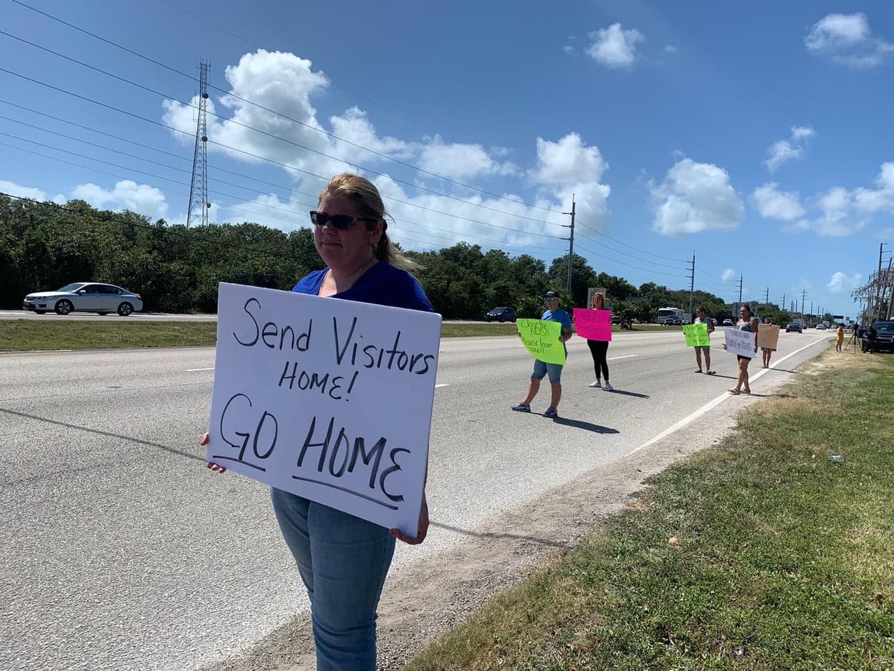 El jueves en la noche, el Departamento de Salud de Florida anunció el primer presunto caso de un residente que dio positivo de covid-19 en el condado Monroe, que abarca los Cayos de Florida.
<br>