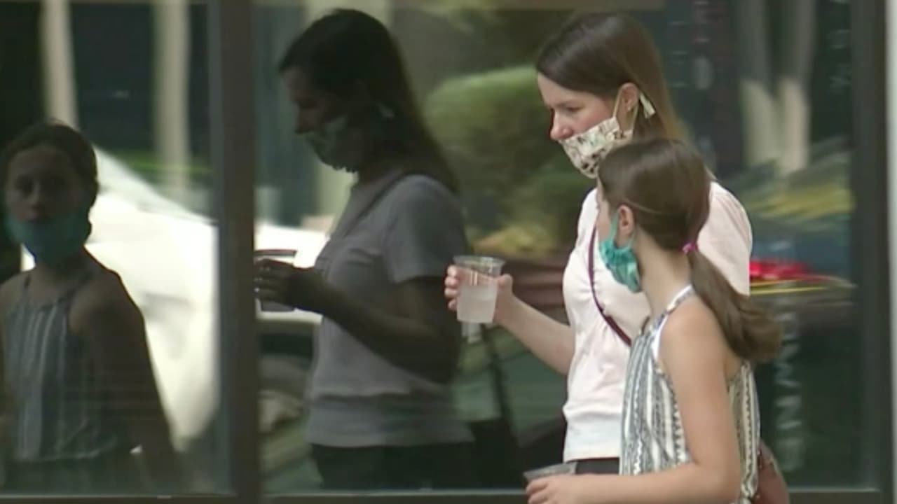 Varón comentó que no sería mala idea seguir usando mascarillas en lugares que son muy cerrados.