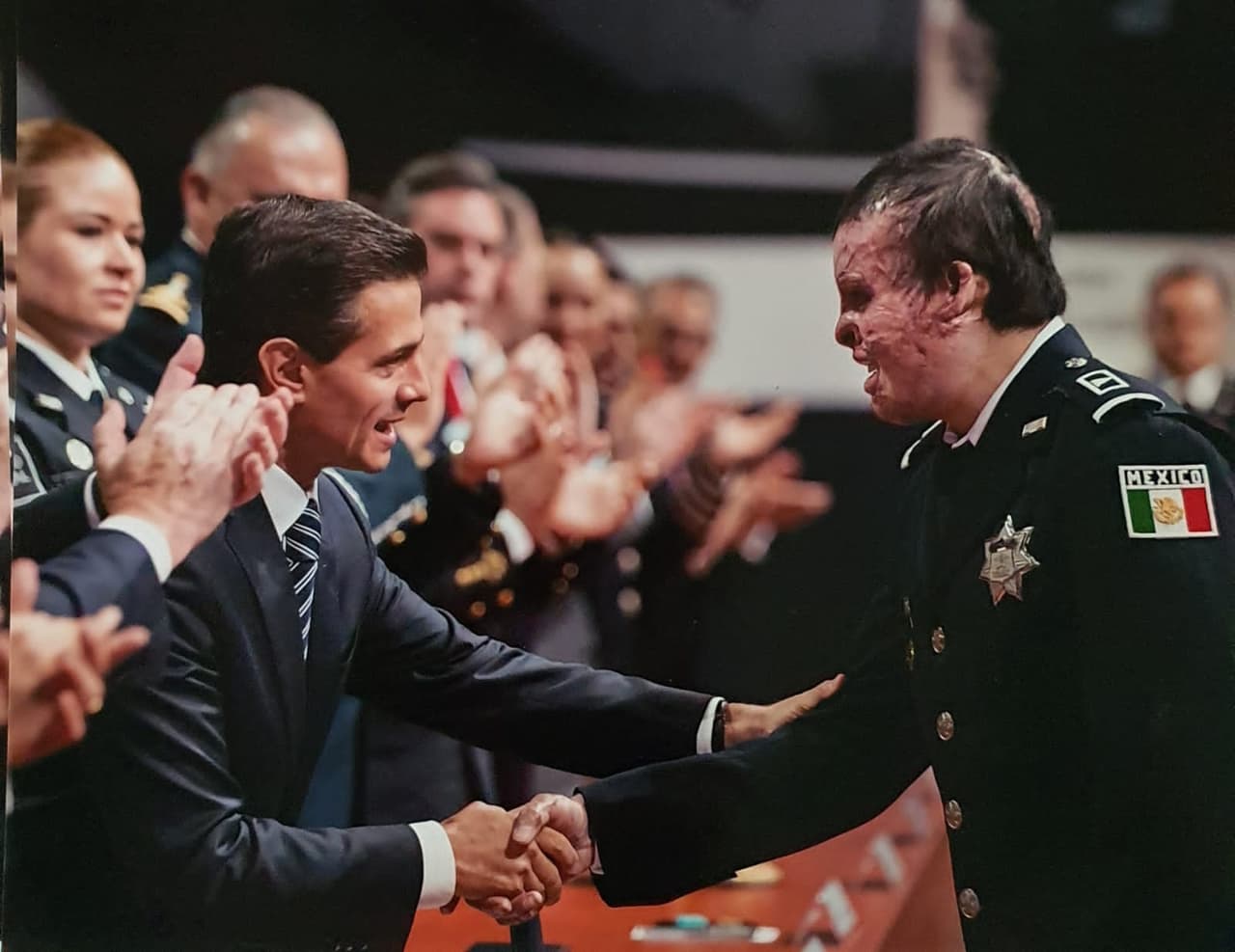 "A los que quedábamos vivos nos iban a rematar”: policía que sobrevivió a un ataque narco con armas de EEUU