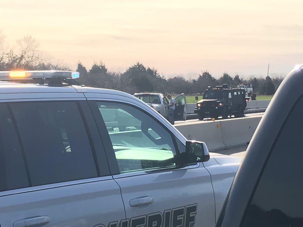Cierran la autopista interestatal I-45 al sur de Corsicana luego de una serie de disparos