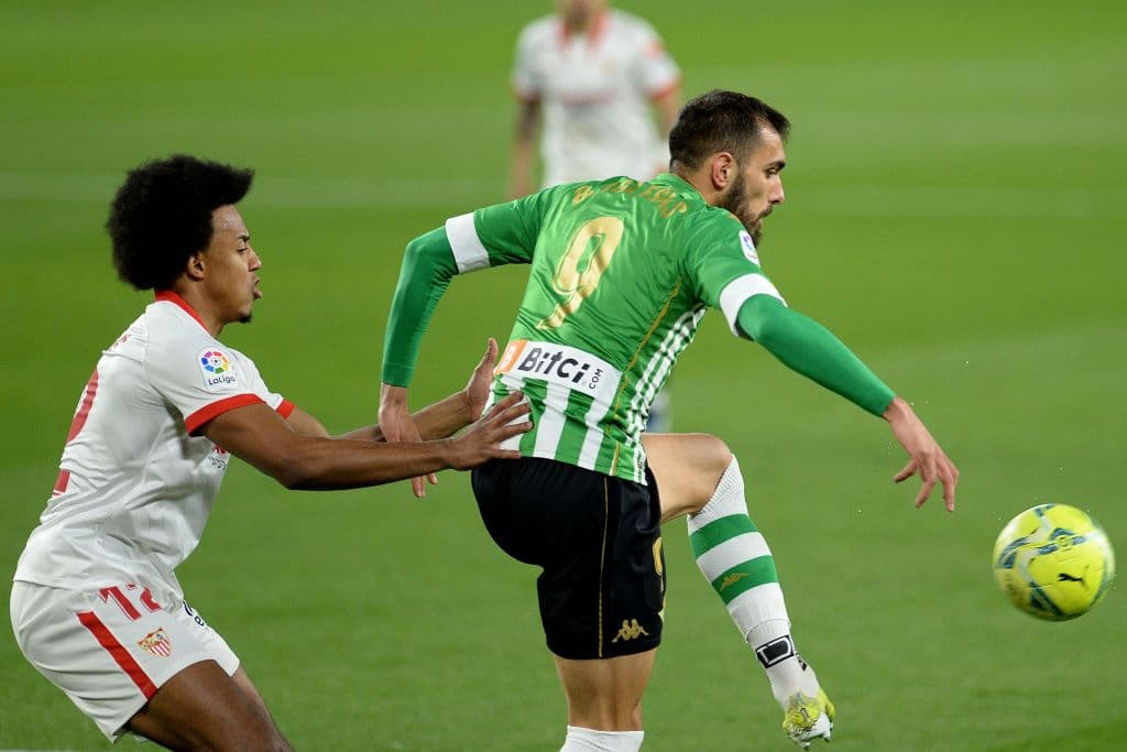 El Gran Derbi se lo lleva Sevilla por la mínima ante el Real Betis. El gol de la victoria fue por parte de Youssef En-Nesyri al minuto 27 del encuentro. Andrés Guardado fue titular durante el encuentro, mientras Diego Lainez permaneció en la banca.