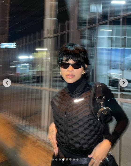 "
<b>Elegí usar muchos sonidos de armas</b> y el color de las canciones es mayormente oscuro. La música tiene algo de cinematográfico, lo que invita al oyente a imaginar una escena, un contexto", agregó, dejando ver algunos de sus intereses musicales.
<br>