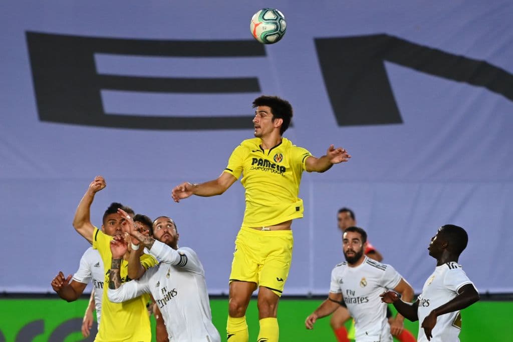 El Real Madrid manda toda su artillería a los tiros de esquina, pero el Villarreal ha marcado estupendamente por aire.