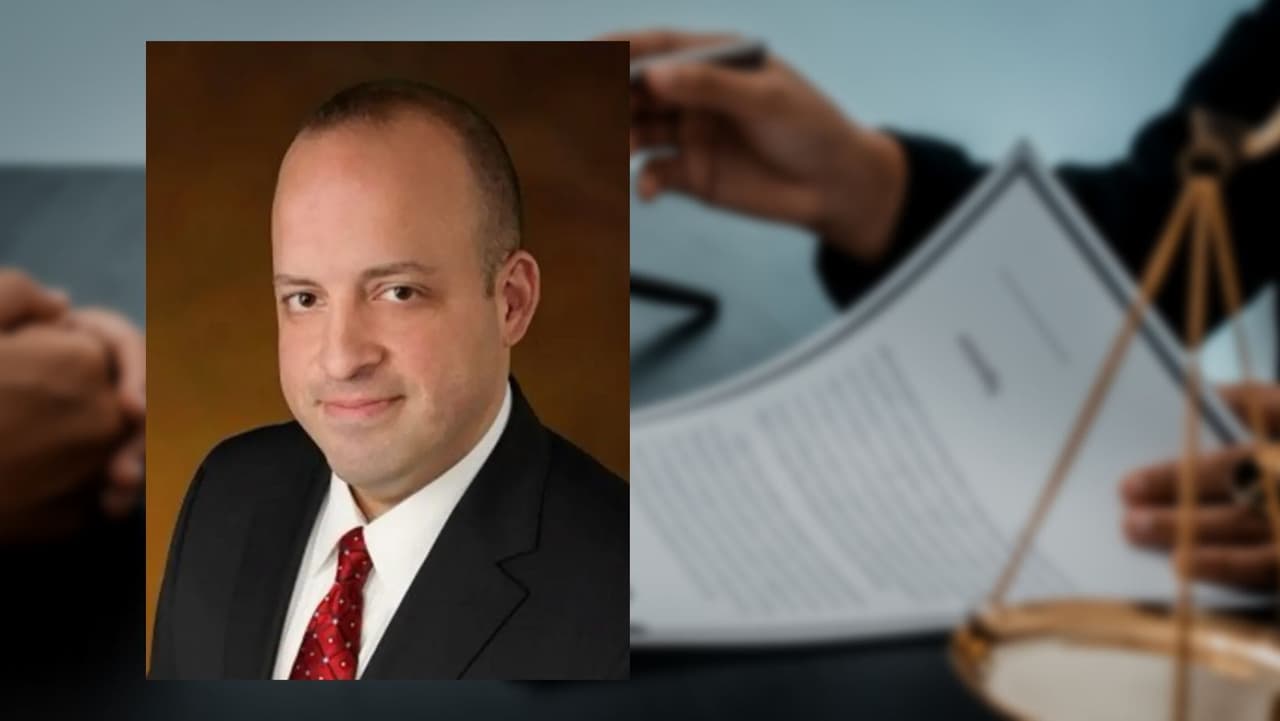 Sexo por defensa: Abogado es acusado de presionar a clientes para tener relaciones sexuales