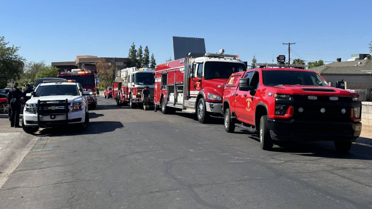 Cuadrillas del Departamento de Bomberos llegaron de inmediato al lugar, donde encontraron humo proveniente del ático. Por fortuna todos los ocupantes habían evacuado el lugar a tiempo. Bomberos lograron extinguir el fuego a tiempo.