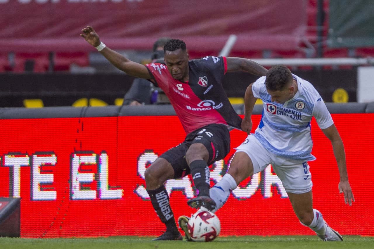 Fue un partido de ida y vuelta en mayor parte durante la primera mitad.