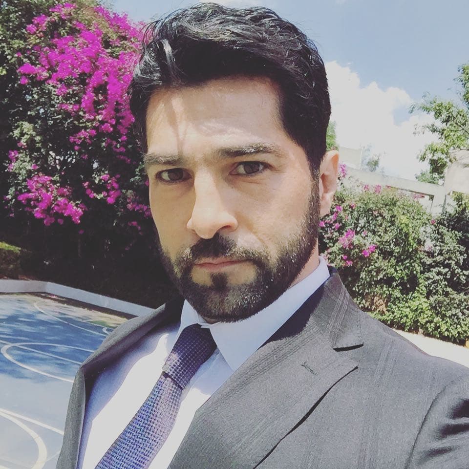 En abril de este año, el actor acudió a un evento acompañado por la diseñadora Sonia Treviño, de quien declaró: “Es mi novia, se llama Sonia, también es de Monterrey, es regia”, de acuerdo con el diario
<b><a href="https://laopinion.com/2018/04/18/fotos-conoce-a-la-novia-de-arturo-carmona-el-ex-de-alicia-villarreal/" target="_blank">La opinión</a></b>.