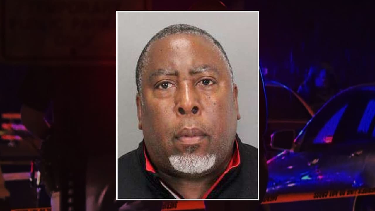 <b><a href="https://www.univision.com/san-francisco/kdtv/noticias/violaciones/arrestan-a-entrenador-que-abuso-sexualmente-a-menores-en-el-salon-de-una-escuela-cristiana" target="_blank">Gregory Marshall</a></b>, de 56 años, trabajaba como maestro en la preparatoria Valley Christian High School de San José, cuando el 25 de enero de 2019 fue arrestado bajo cargos de abuso sexual de menores. La Policía dijo que Marshall enfrentó más de 20 acusaciones por sostener relaciones con penetración y sexo oral con dos adolescentes de 17 años. Los delitos fueron cometidos dentro de su salón de clases.