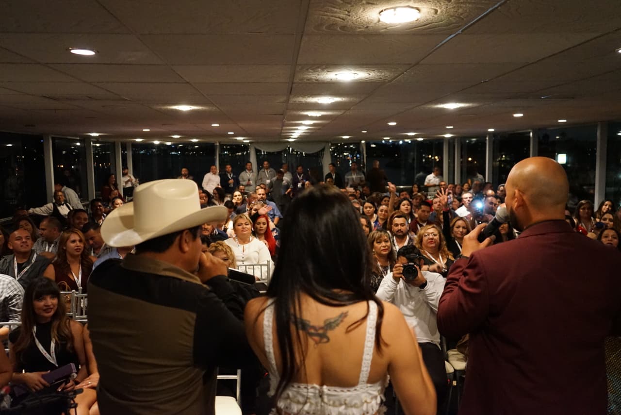 "All aboard!" Así comenzó el fiestón.