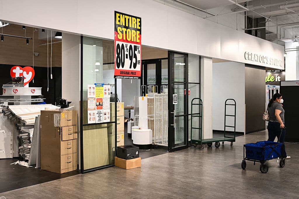 Solo en el estado de California, 42 tiendas JoAnn venden lo que resta de su inventario.