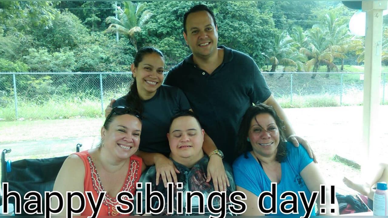 José Alberto Irizarry, reportero de Univision 45, con sus hermanos Irma, José Luis, Wanda y Margarita.