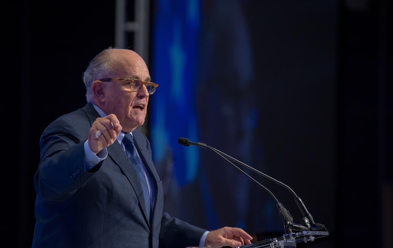 Giuliani dice que "si fuera necesario" Cohen pagaría a otras mujeres a nombre del presidente