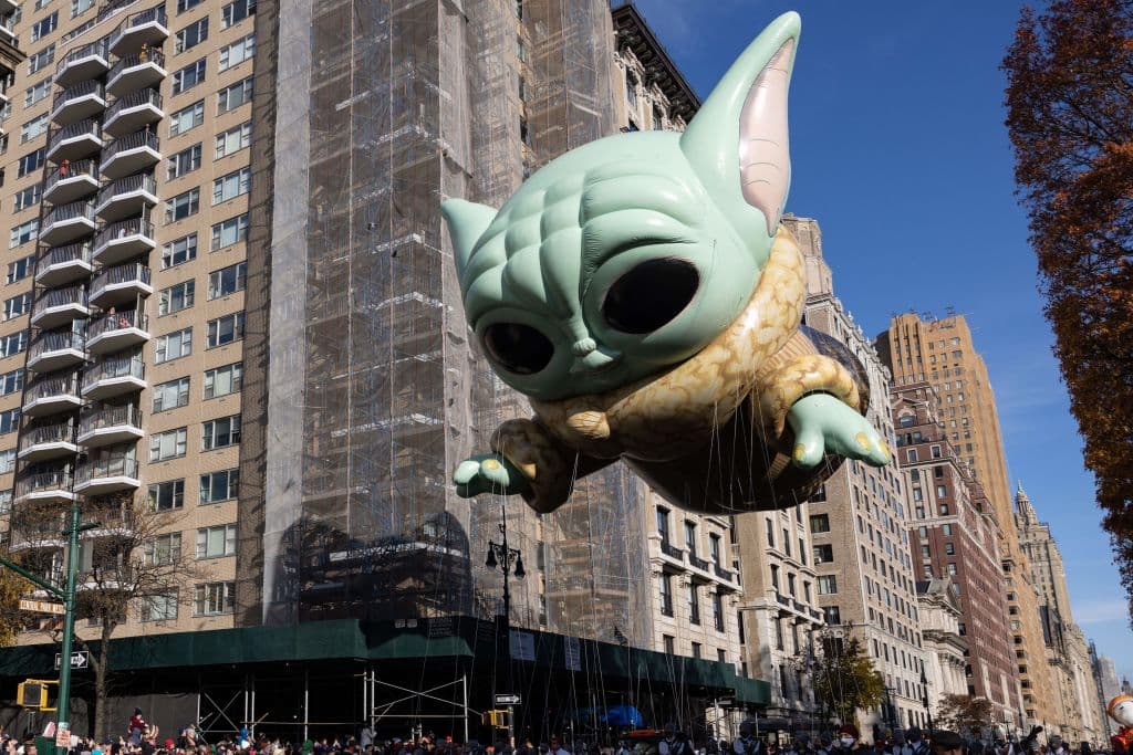 No podíai faltar Grogu, también conocido como "Baby Yoda", del programa de televisión "The Mandalorian".