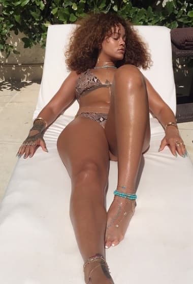 La intérprete de 'Umbrella' se escapó a su natal Barbados y la pasó en grande.