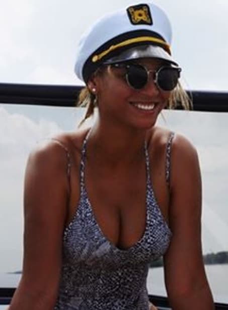 La cantante se olvidó de los escenarios por un rato y se relajó con su esposo e hija.