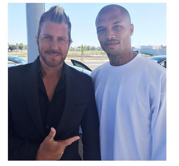 Así celebró su salida de prisión, ¡con manager y mucho trabajo!