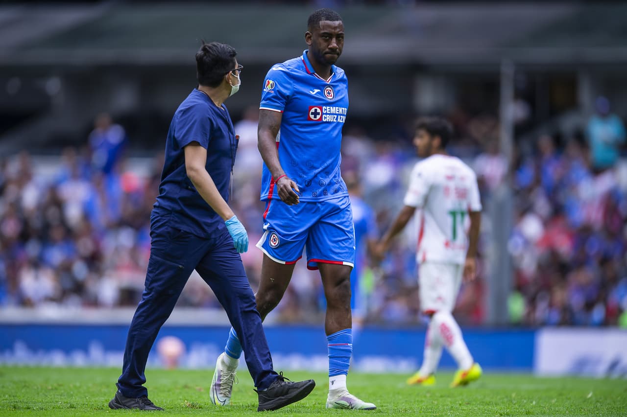 Gonzalo Carneiro, delantero uruguayo, debutó con el conjunto cementero.