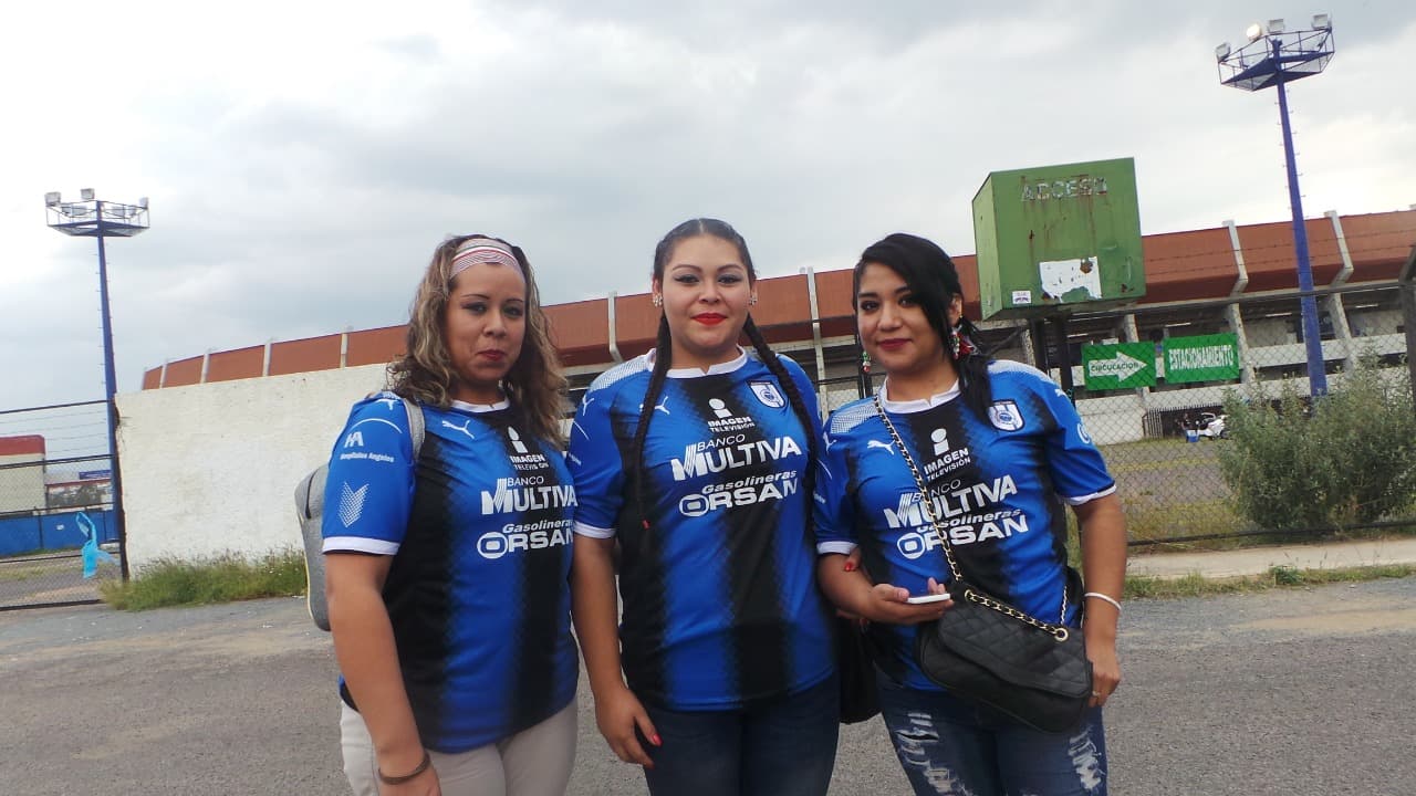 La afición local hizo lo propio. Las gradas del Corregidora vivieron la pasión del fútbol mexicano.