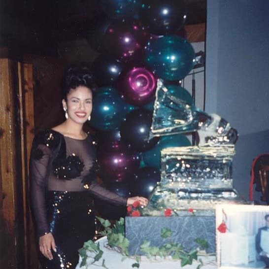 Sus padres la llenaron de grandes ejemplos morales, como el trabajo duro, es por eso que cuando ganó el GRAMMY ella lo celebró con los suyos por todo lo alto. Pero, ¿qué ha sido de su linda familia?