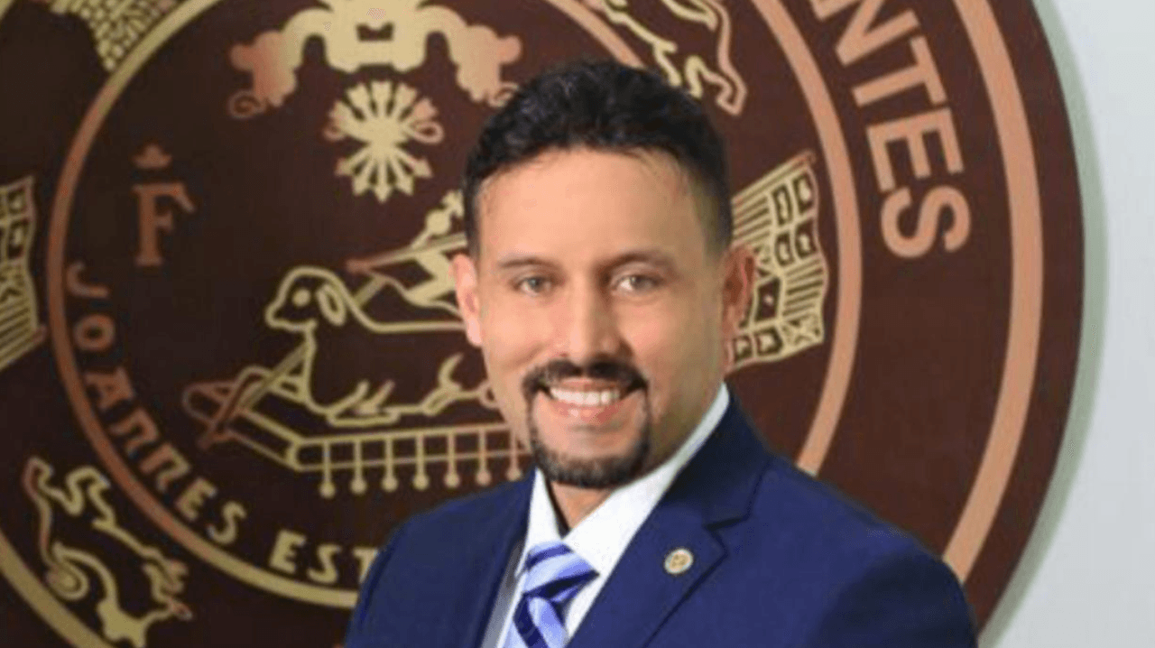 El representante Samuel Pagán renunció a su escaño en mayo del 2018 tras ser acusado de
<a href="https://www.univision.com/radio/puerto-rico-wkaq-am/puerto-rico-legislador-acusado-de-deber-dinero-por-implante-de-cabellos-asegura-que-se-sabra-la-verdad-cuando-tenga-su-dia-en-corte">deber dinero por un implante de cabello</a>. El representante también era investigado por otorgar contratos a una empresa de un activista del PNP.